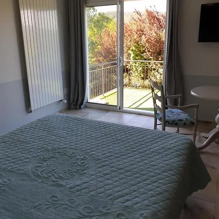 Au Relais Provencal Hotel 3*