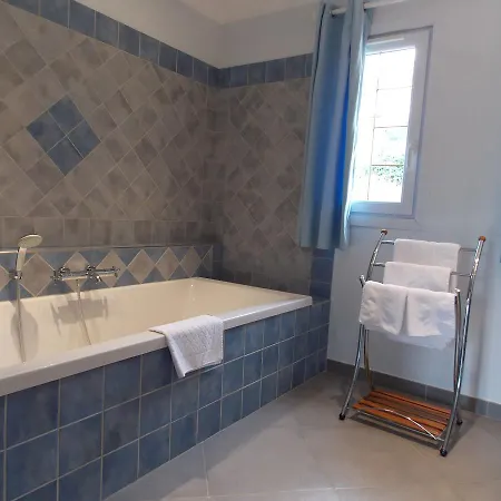 Au Relais Provencal 3*